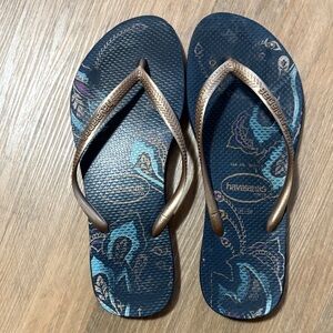 Havaianas Navy and Bronze Paisley Flip Flops sz 39/40